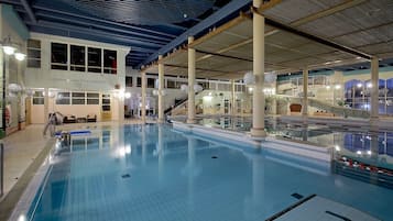 Un sauna, una bañera de hidromasaje, baño turco, tratamientos corporales