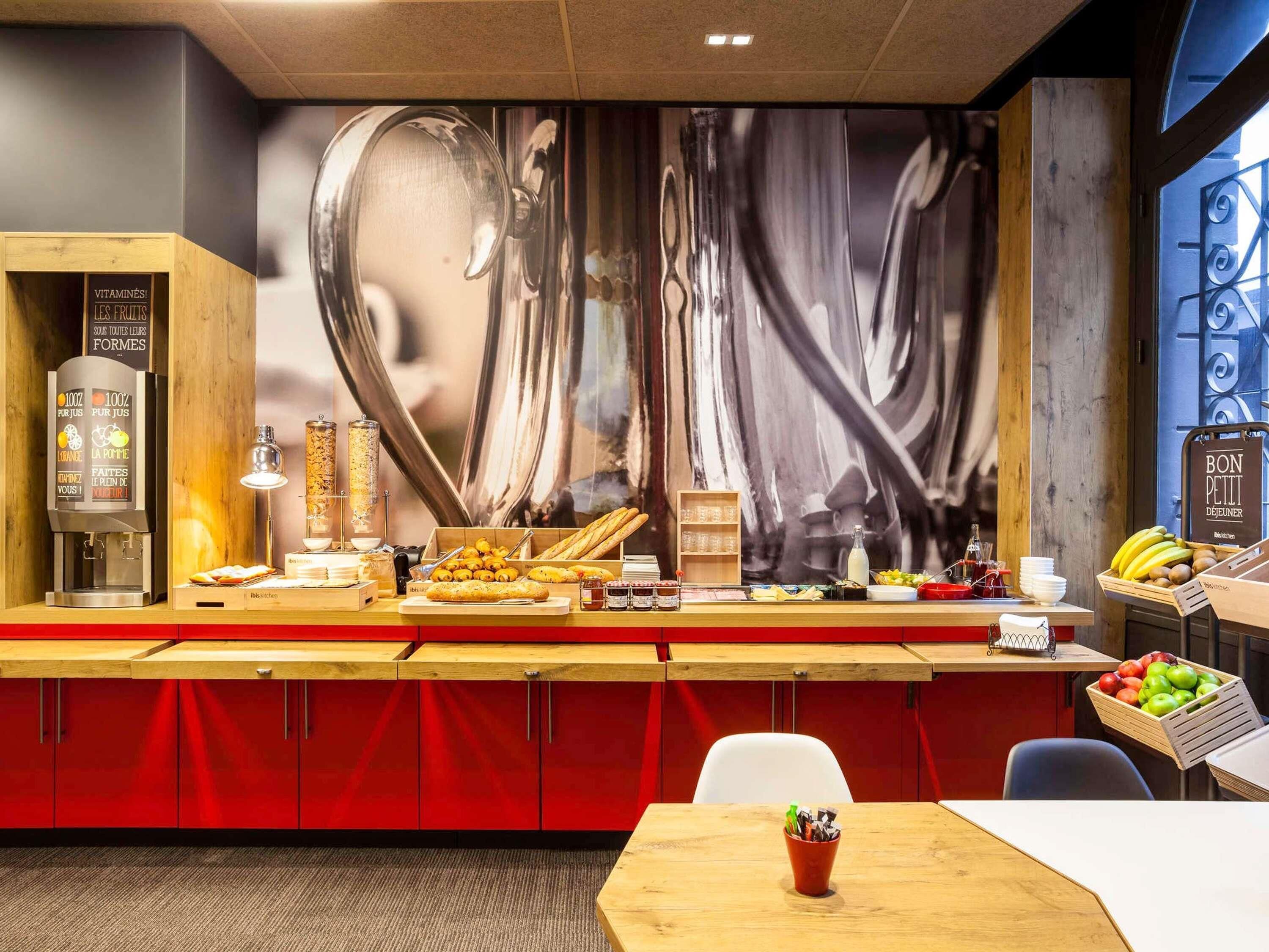 Daily buffet breakfast (EUR 13.9 per person)