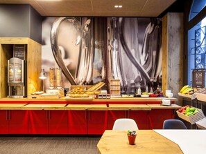 Tägliches Frühstücksbuffet gegen Gebühr