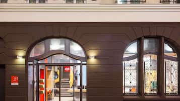 In-room safe, desk, laptop workspace, soundproofing