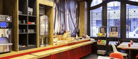 Daily buffet breakfast (EUR 13.9 per person)