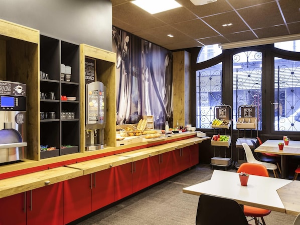 Daily buffet breakfast (EUR 13.9 per person)