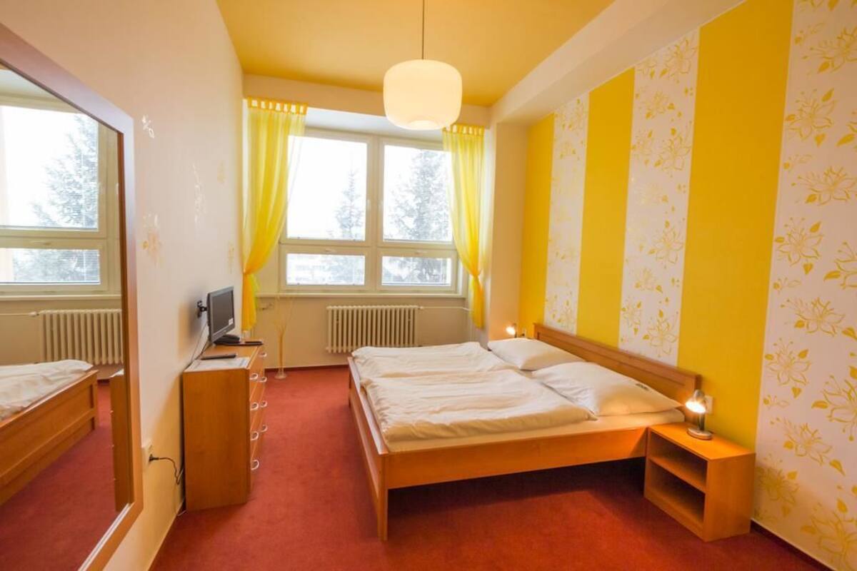 Classic Double or Twin Room | Iron/ironing board, free cribs/infant beds, free WiFi, bed sheets