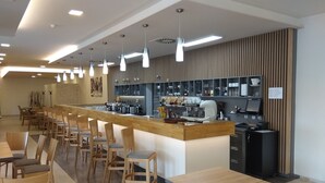 Bar (on property) - Hotel Prometheus (Brno)