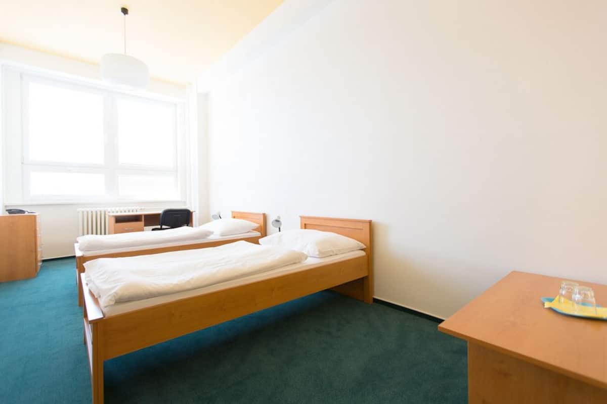 Basic Tek Büyük veya İki Ayrı Yataklı Oda, Ortak Banyo | Ütü/ütü masası, ücretsiz beşik/çocuk yatağı, ücretsiz kablosuz İnternet