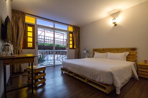 Deluxe Room, 1 King Bed, Balcony | Iron/ironing board, free WiFi