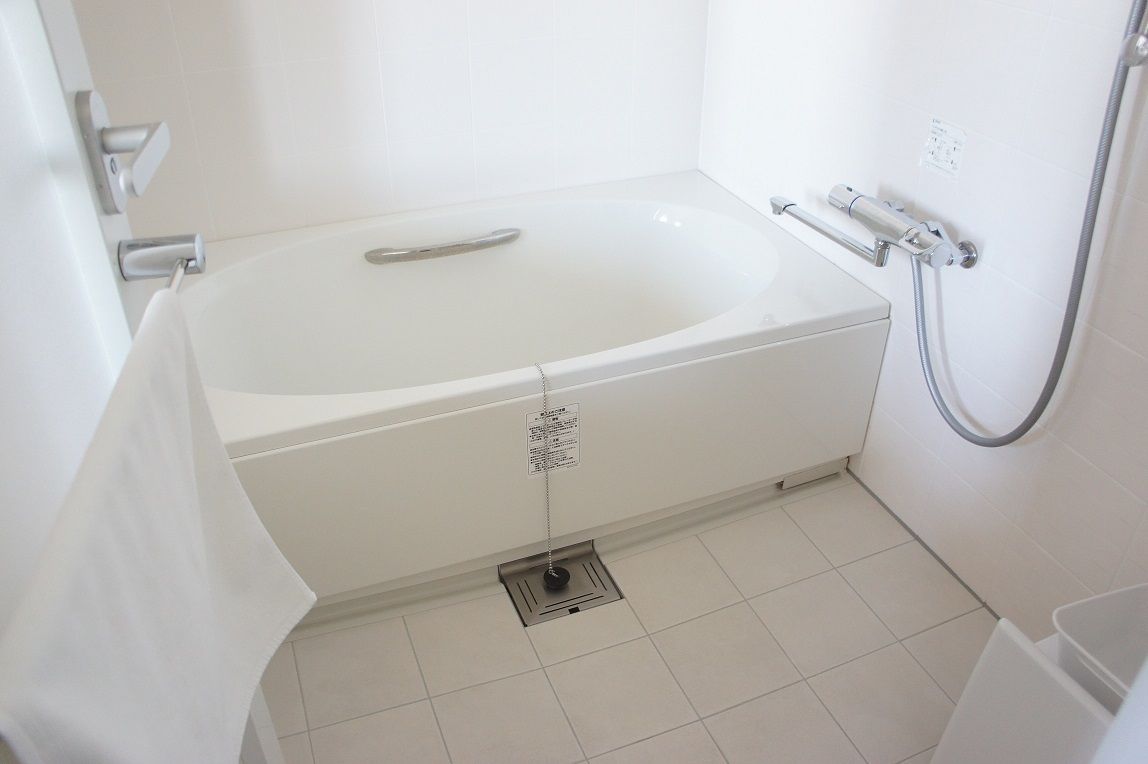 superior double room, 1 queen bed (160cm), non smoking | bathroom | combined shower/bathtub, free toiletries, hair dryer, slippers