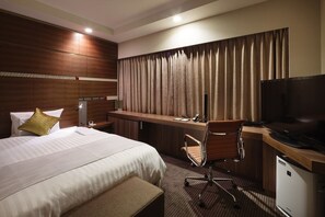Desk, blackout drapes, iron/ironing board, free WiFi - JR East Hotel Mets Niigata (Niigata)