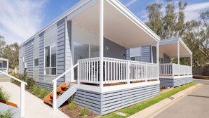 A modern mobile home with a covered porch, a small deck, and a front yard. - BIG4 Mannum Holiday Park (Mannum)