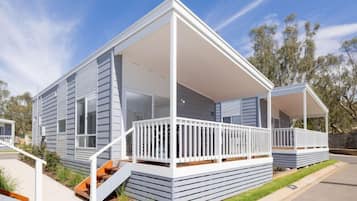 Standard Cabin | Soundproofing, iron/ironing board, free WiFi, bed sheets