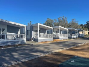 Sistema de insonorización, tabla de planchar con plancha, wifi gratis