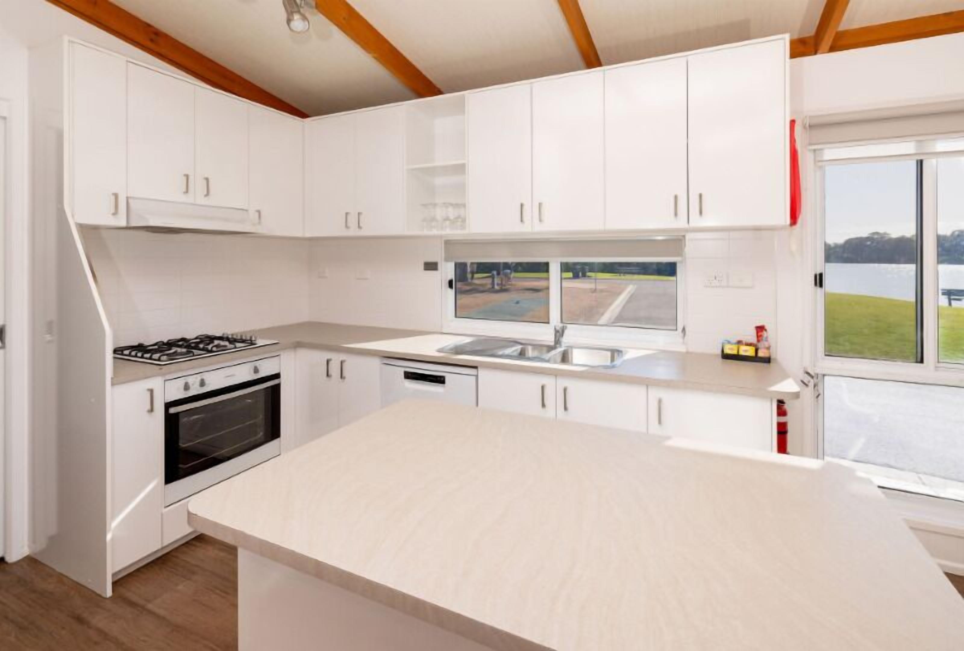 Villa | Privat køkken | Køleskab, mikrobølgeovn, ovn, kogeplade