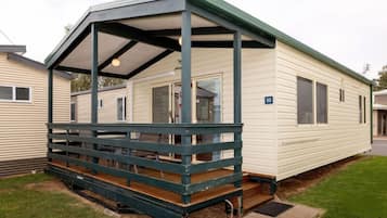 Family Villa, 2 Bedrooms | Soundproofing, iron/ironing board, free WiFi, bed sheets