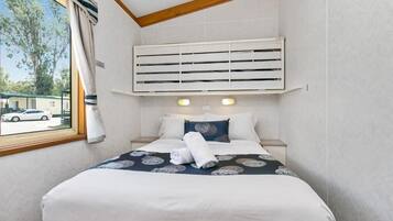 Family Villa, 2 Bedrooms | Soundproofing, iron/ironing board, free WiFi, bed sheets