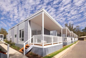 Soundproofing, iron/ironing board, free WiFi, bed sheets - BIG4 Mannum Holiday Park (Mannum)