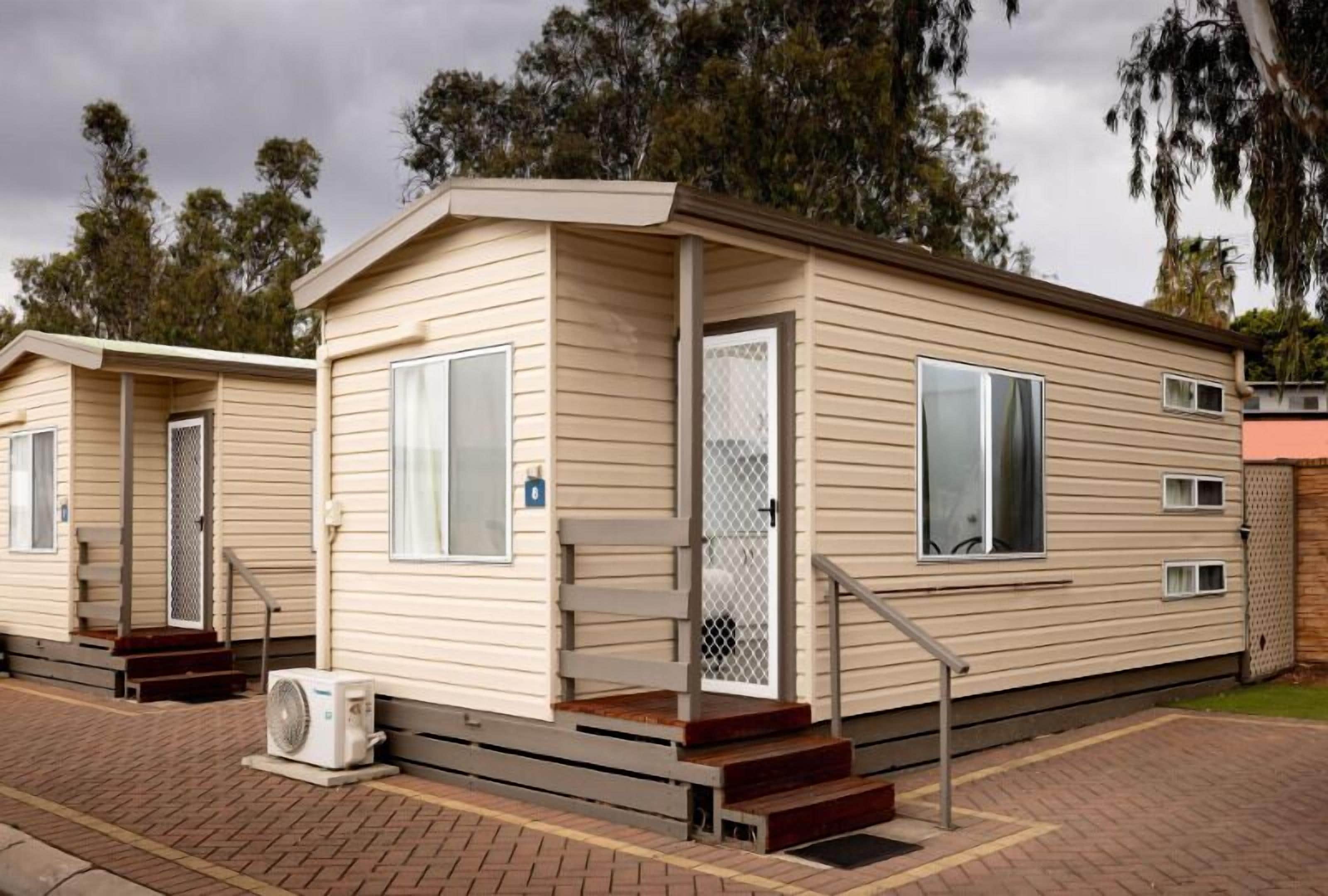 Studio Cabin | Front of property