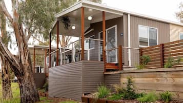 Äänieristys, silitysrauta/-lauta, ilmainen Wi-Fi, vuodevaatteet