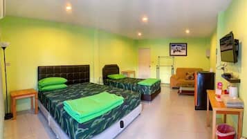 Triple Room  | Desk, blackout curtains, free WiFi
