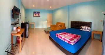 Escritorio, cortinas blackout y wifi gratis 