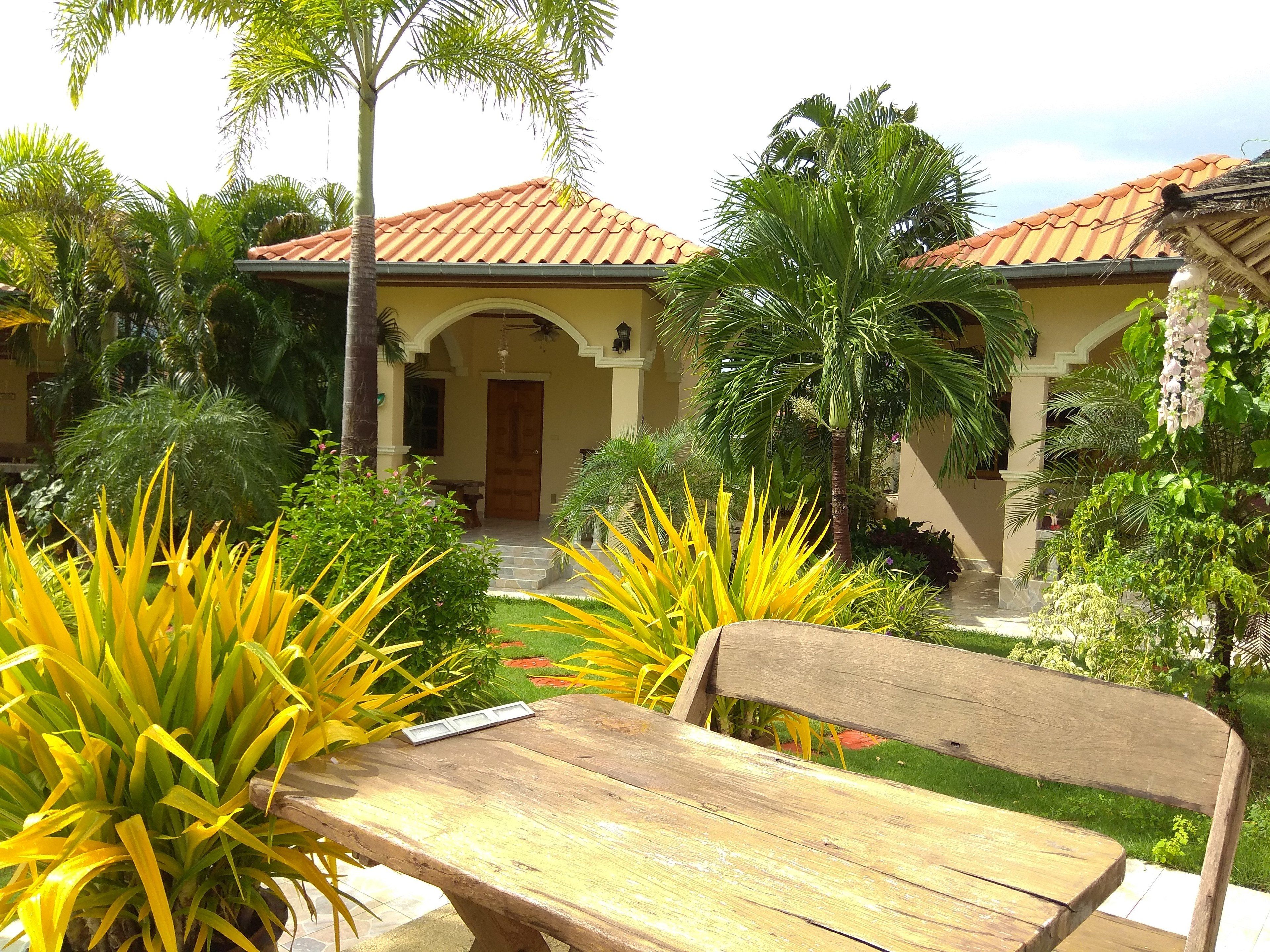 32-inch LCD TV with satellite channels, TV