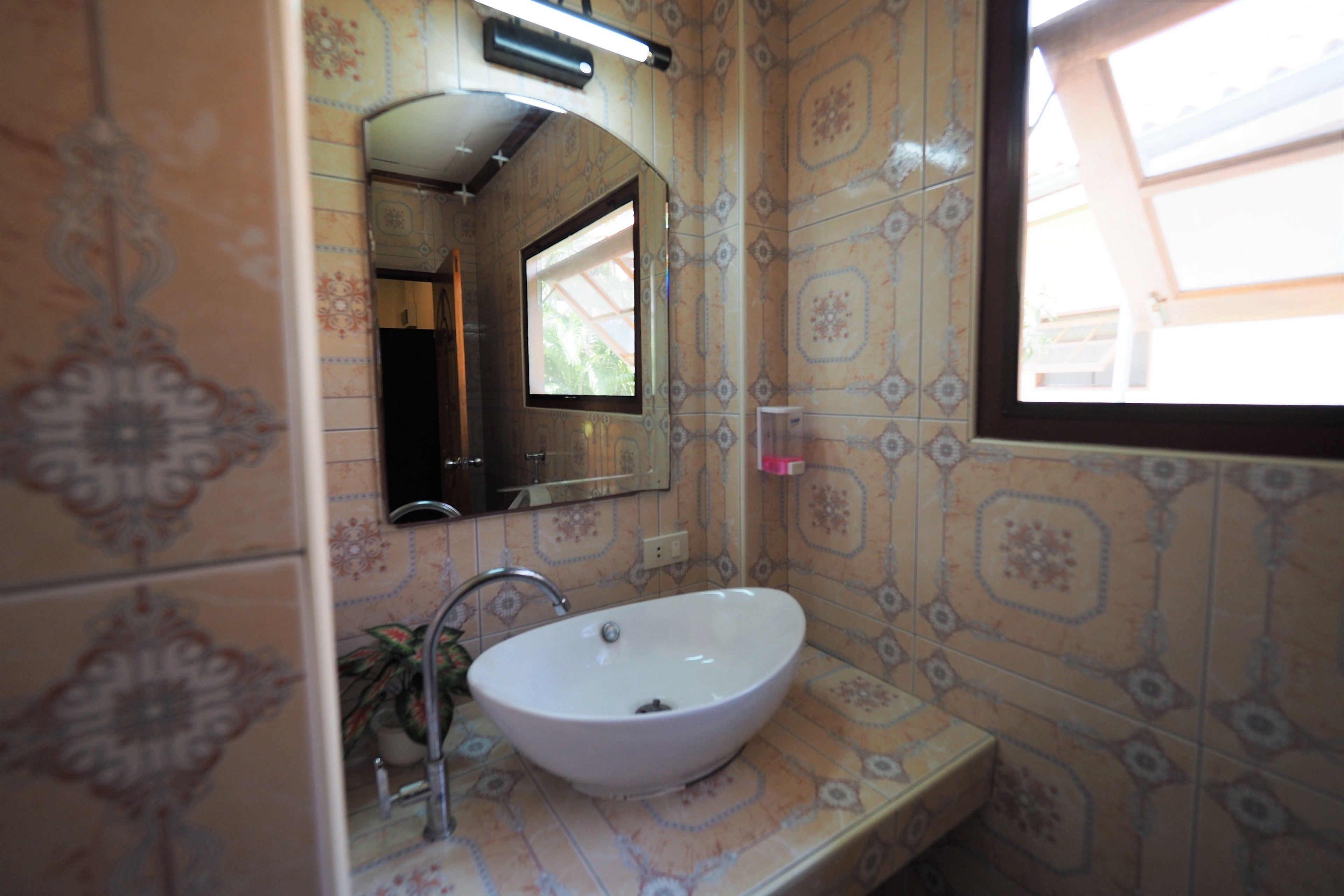 bungalow | bathroom sink