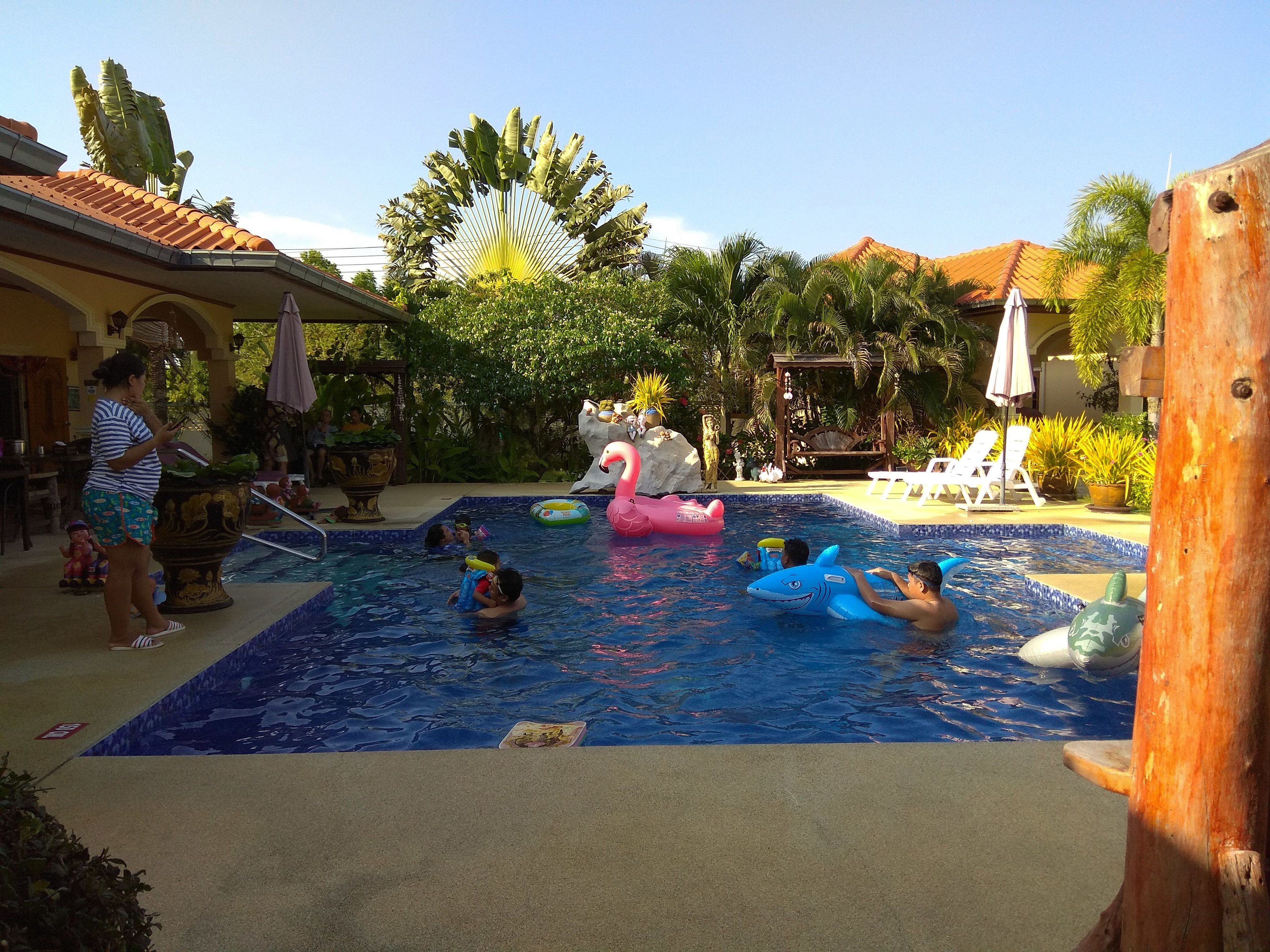 Hồ bơi ngoài trời, lều miễn phí, dù/ô trên bãi biển/hồ bơi 