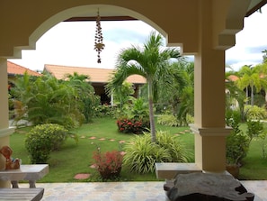 32-inch LCD TV with satellite channels, TV - Stella Resort (Sam Roi Yot)