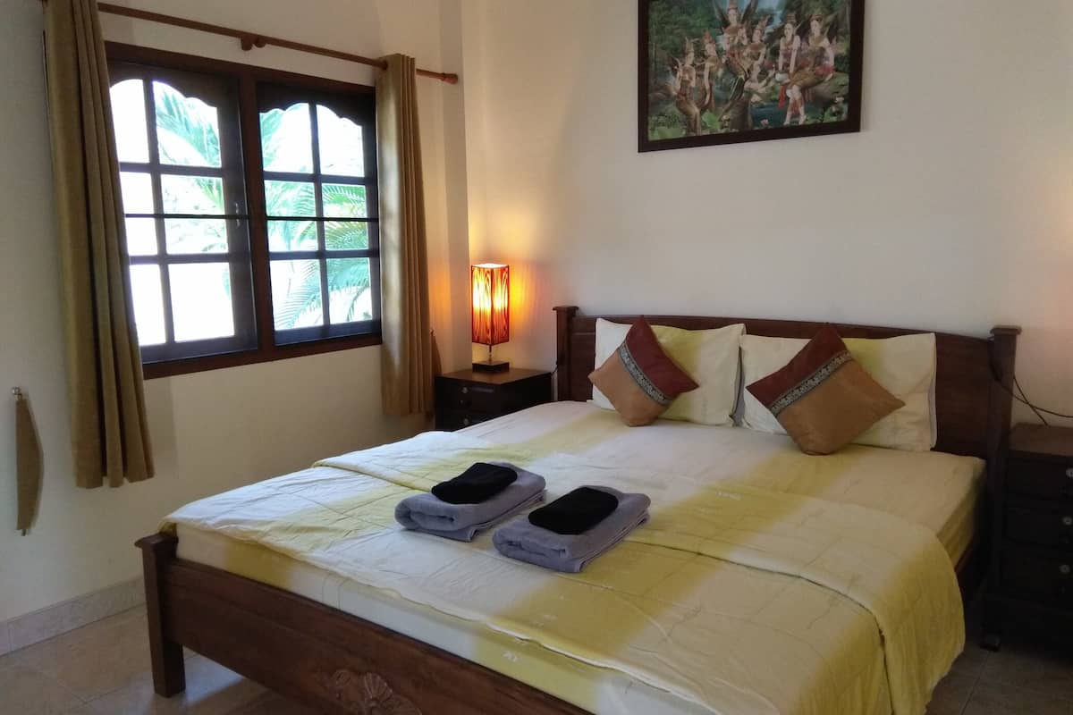 bungalow | 1 bedroom, minibar, individually decorated, desk