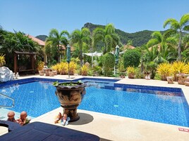 32-inch LCD TV with satellite channels, TV