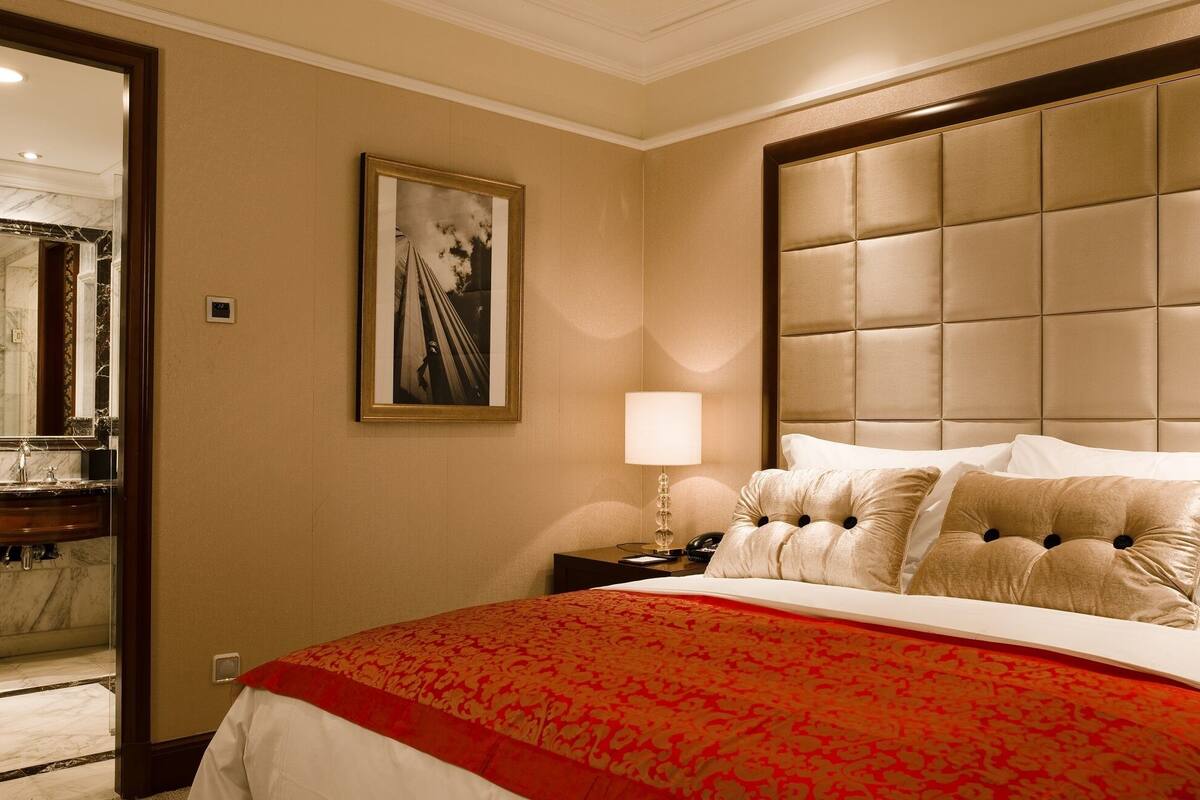 Minibar, in-room safe, desk, blackout drapes