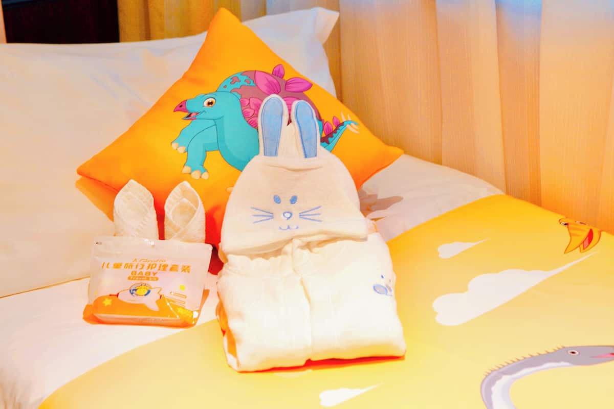 Family Suite Room | Minibar, in-room safe, desk, blackout drapes