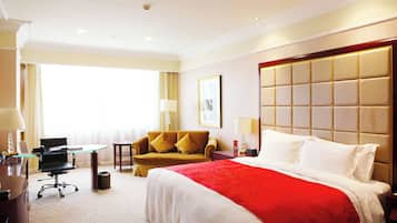 Deluxe Room, 1 Queen Bed | 1 bedroom, minibar, in-room safe, desk