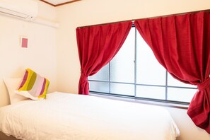 Familjerum | 2 sovrum, arbetsyta för laptop, mörkläggningsgardiner och gratis wi-fi