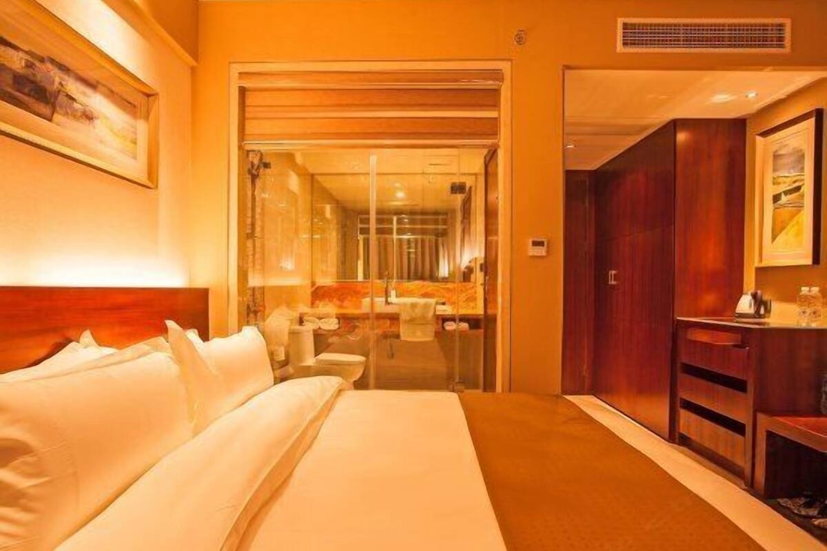 Standard Double Room | Minibar, in-room safe, desk, blackout curtains