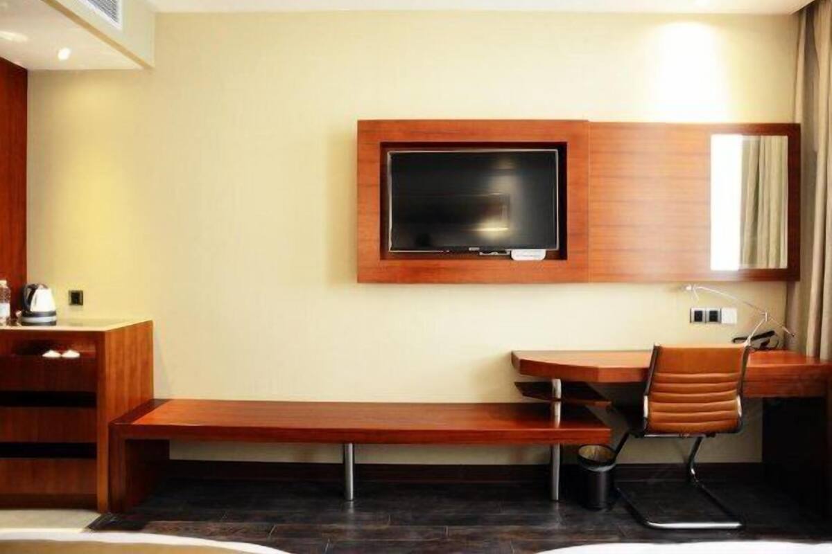 Family Room | Room amenity