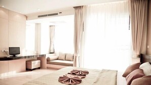 2-Bedroom Suite | 客房内保险箱、办公桌、折叠床/加床（额外收费）、免费 WiFi
