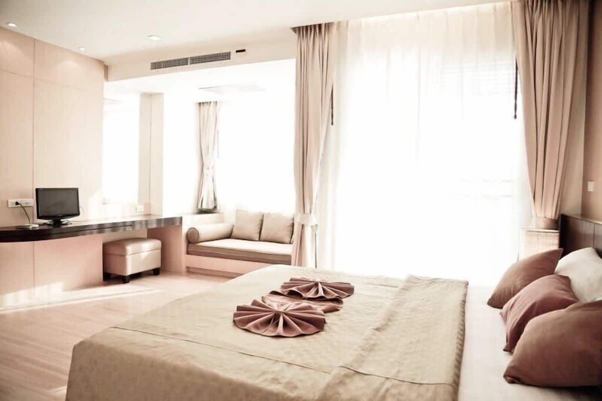 In-room safe, desk, rollaway beds, free WiFi