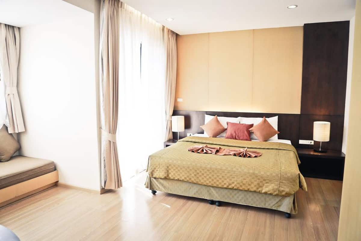 In-room safe, desk, rollaway beds, free WiFi