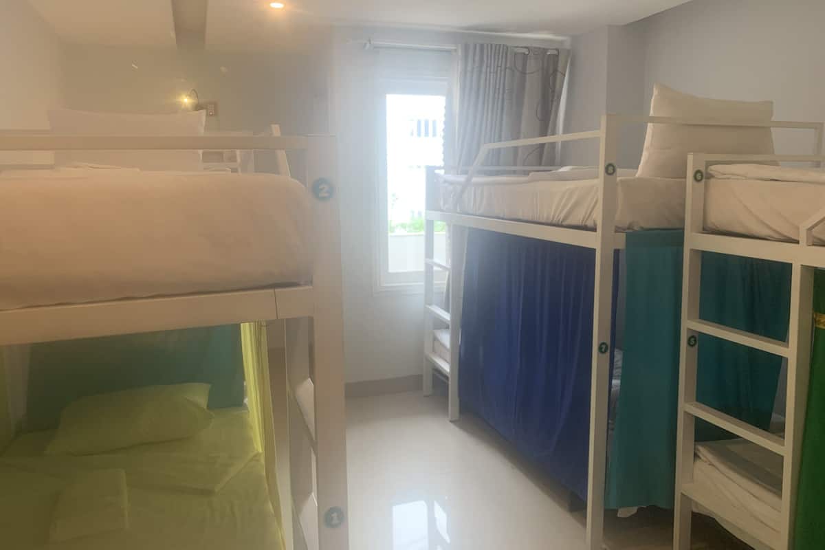 Dormitorio compartido Deluxe, dormitorio mixto | Caja de seguridad en la habitación, cortinas blackout y wifi gratis