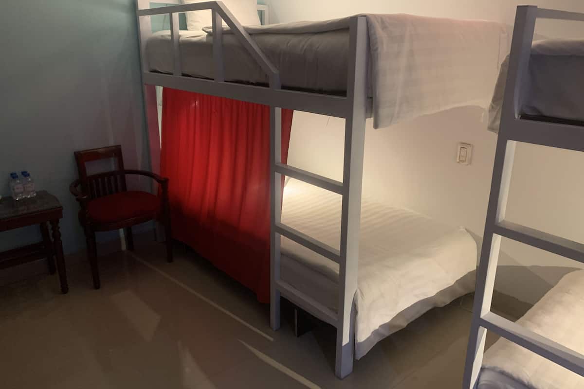 Dormitorio compartido Confort, dormitorio mixto, baño en la habitación | Caja de seguridad en la habitación, cortinas blackout y wifi gratis