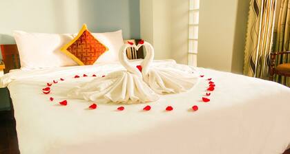 Central Beach Hotel - Hostel