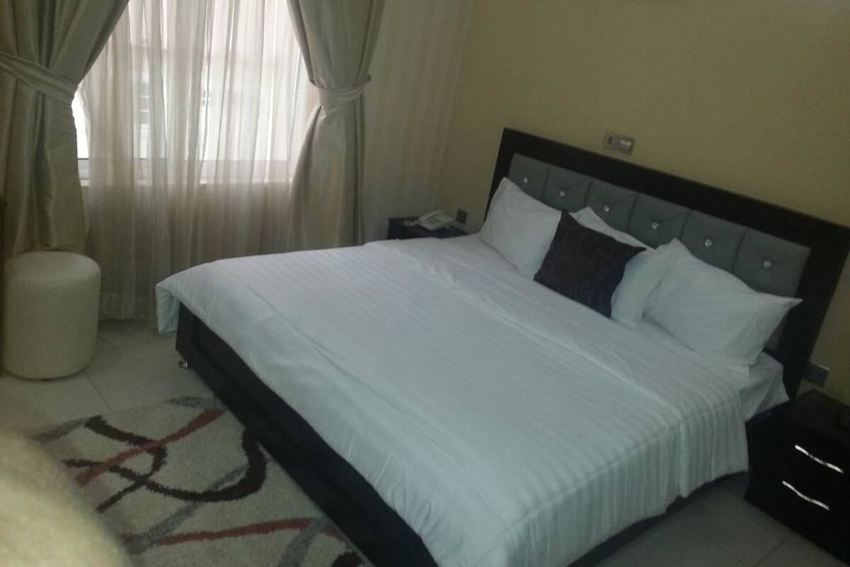 1 bedroom, in-room safe, desk, free WiFi