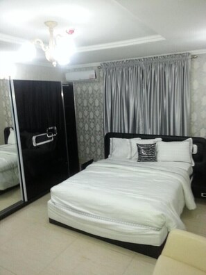 Double Room, 1 Queen Bed | 1 bedroom, in-room safe, desk, free WiFi - Tenache Hotels (Abuja)