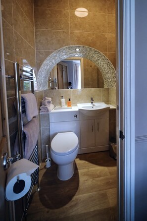 奢華雙人房 (Beacon) | 浴室 | 淋浴設備、免費梳洗用品、風筒、  浴袍