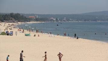 Private beach, white sand, sun-loungers, beach towels