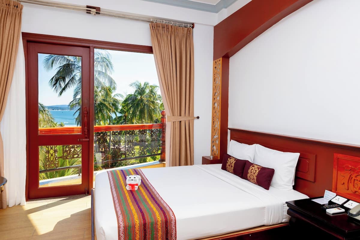 Phòng Deluxe, quang cảnh biển | Minibar, két bảo mật tại phòng, bàn, phòng cách âm