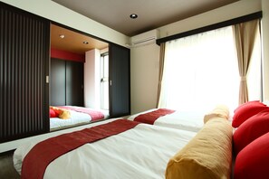 Deluxe Condo, Multiple Bedrooms