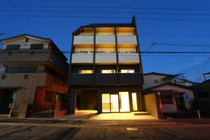 Front of property - evening/night - Japaning Hotel Shichihonmatsu (Kyoto)