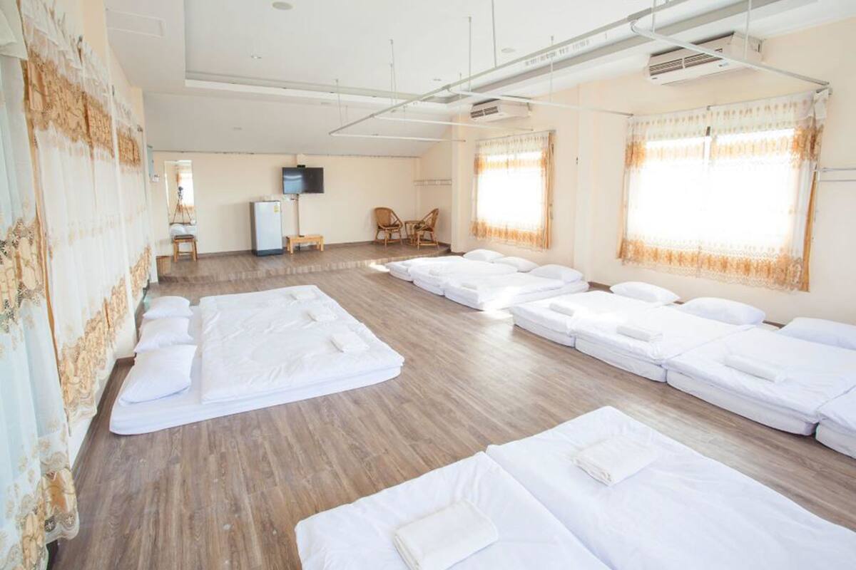 Standard for 12 People | WiFi (free)