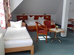 Escrivaninha, espaço de trabalho para notebook, quartos à prova de som